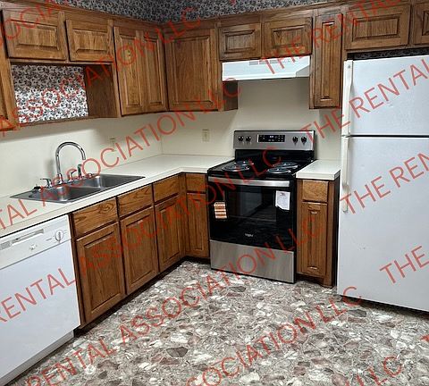 3rd image of 1045 Sanders Ln