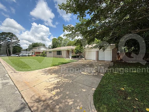 3rd image of 1511 University Dr