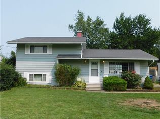 823 West Dr, Sheffield Lake, OH