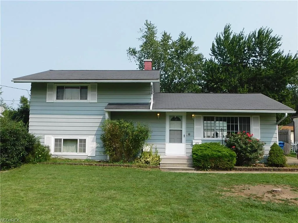 823 West Dr photo 1