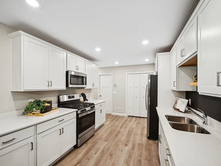 8855 Riverstone Ave — Photo 3