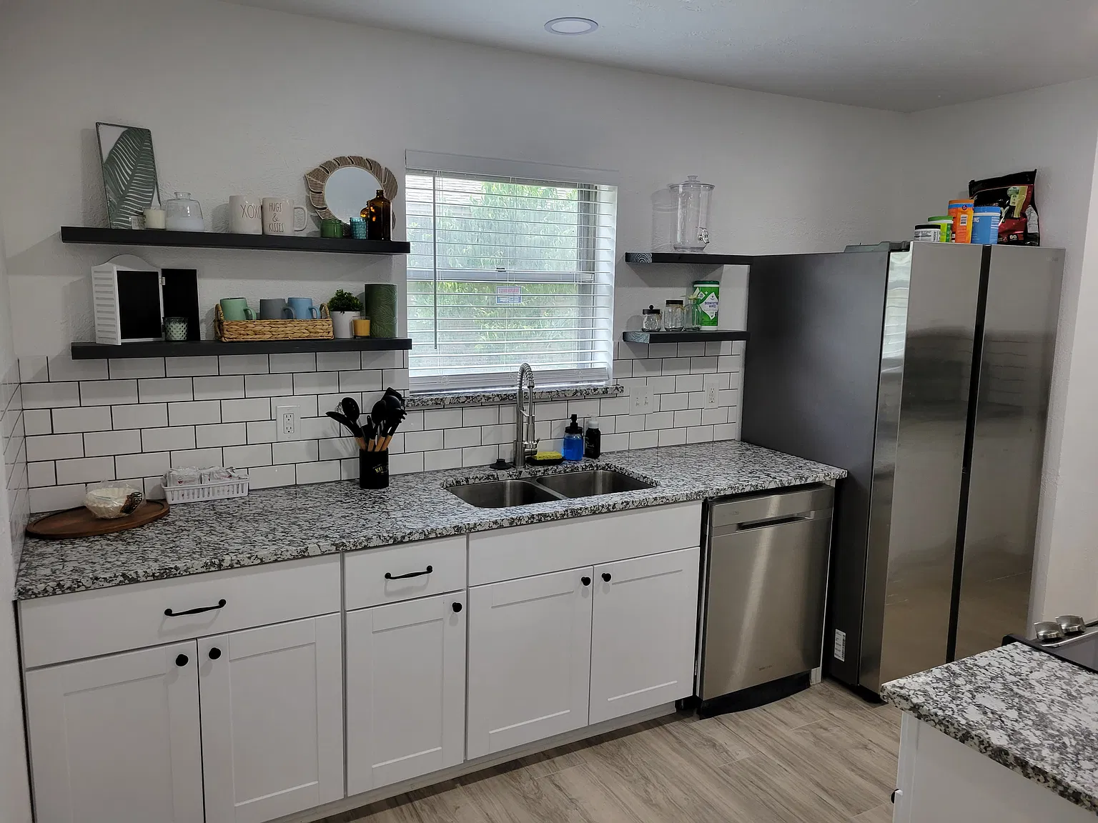 4 bed, 2200 sqft, $4,500 — Photo 3