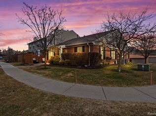 22068 Edgewater, Novi, MI 48375