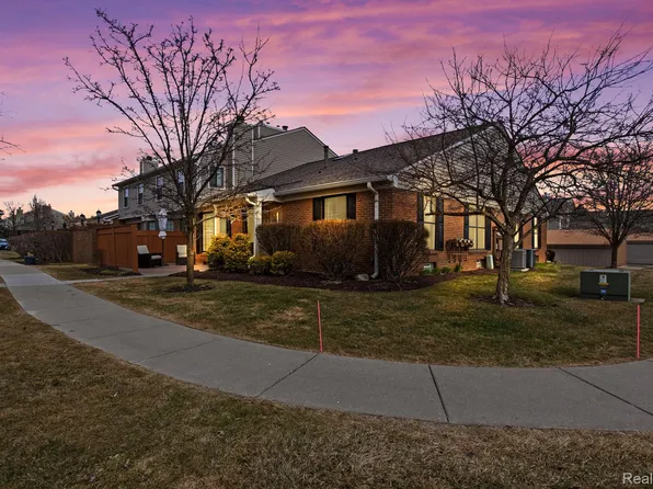 22068 Edgewater, Novi, MI 48375