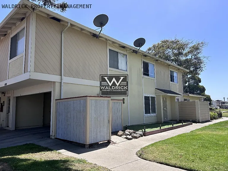 1845 Cherokee Dr #3 — Photo 2