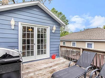 5th image of 121 Leonard St NE #2