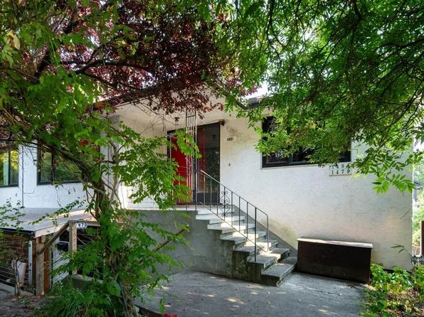 1481 Bay St, Victoria, BC V8R 2A6