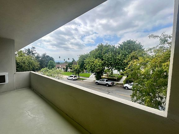 3rd image of 634 E Harvard Rd