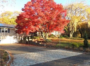 70 Skyview Dr, Trumbull, CT 06611