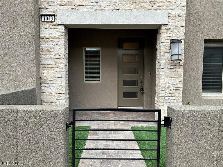 600 N Carriage Hill Dr #1043 — Photo 2