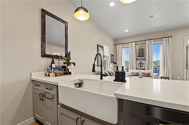 1222 Columbus St #B — Photo 9
