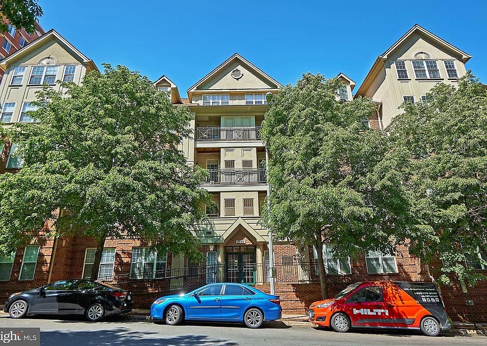 Welcome to 1320 N Wayne St