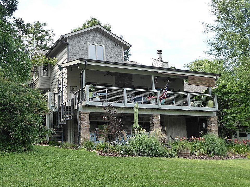 2nd image of 2208 Driftwood Rd