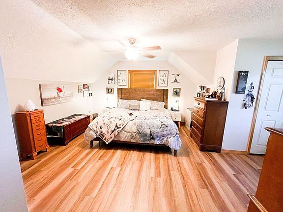4th image of 410 E High Circle Dr
