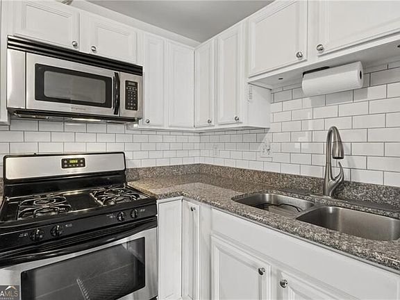 4th image of 1355 Euclid Ave NE APT 3A