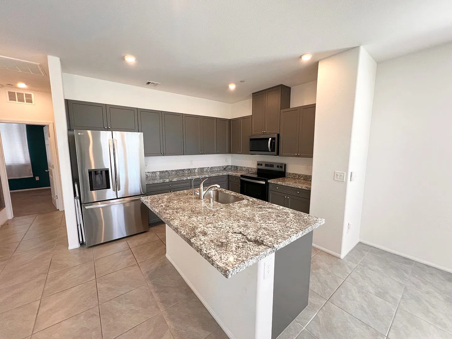 536 Celebratory Place, Henderson, NV 89011 — Photo 2