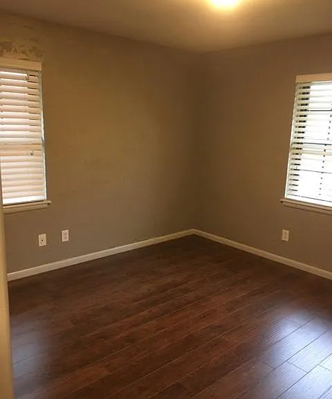 1407 Lindale Ave — Photo 12