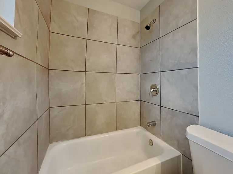 4349 Chestnut Dr — Photo 7