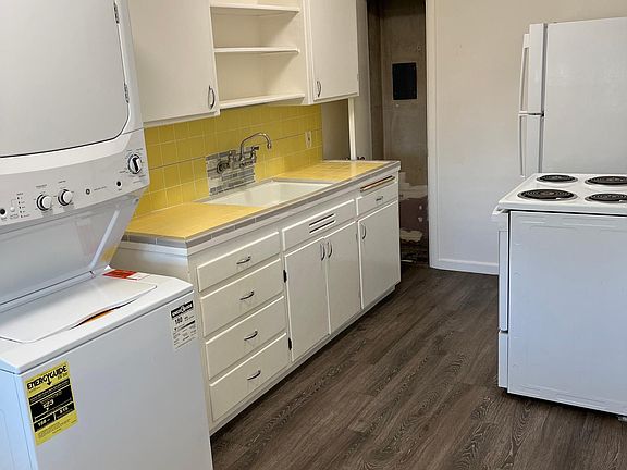 3rd image of 444 Saint Mary St APT 8