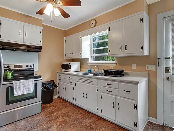 5th image of 2428 Parkway Blvd