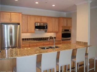 60 Maple St APT 33, Branford, CT 06405