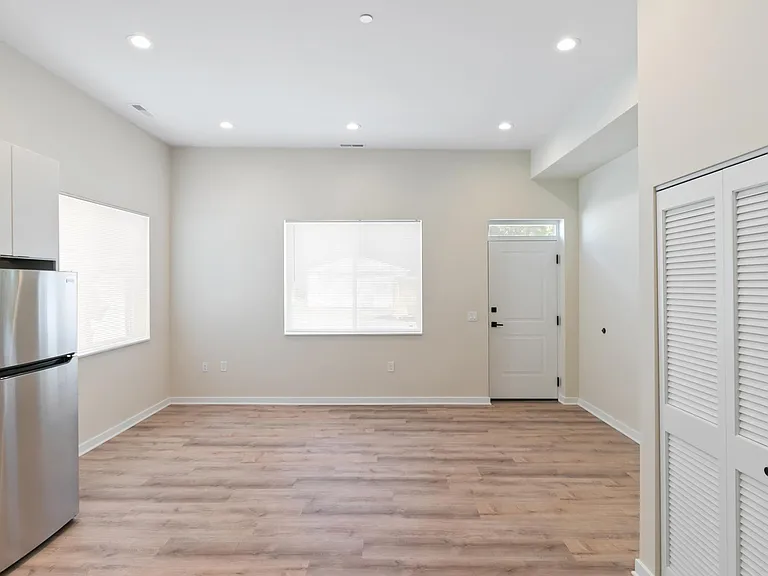 Avenue Eleven Apartments — Photo 25