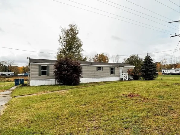 1101 N Nine Mile Rd, Sanford, MI 48657