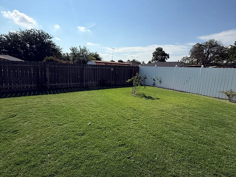 2517 Larkspur Ln — Photo 26