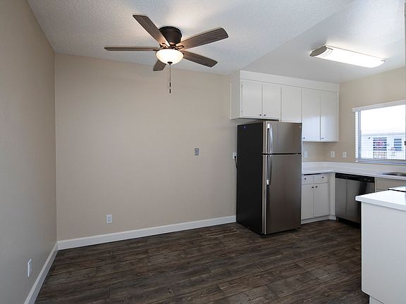 4th image of 1386 Oakdale Ave APT E