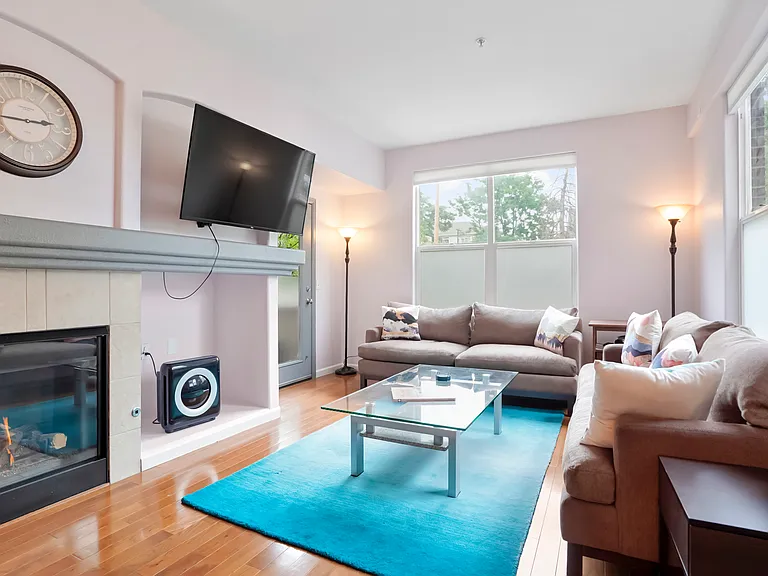 1727 N Pearl St #104 — Photo 5