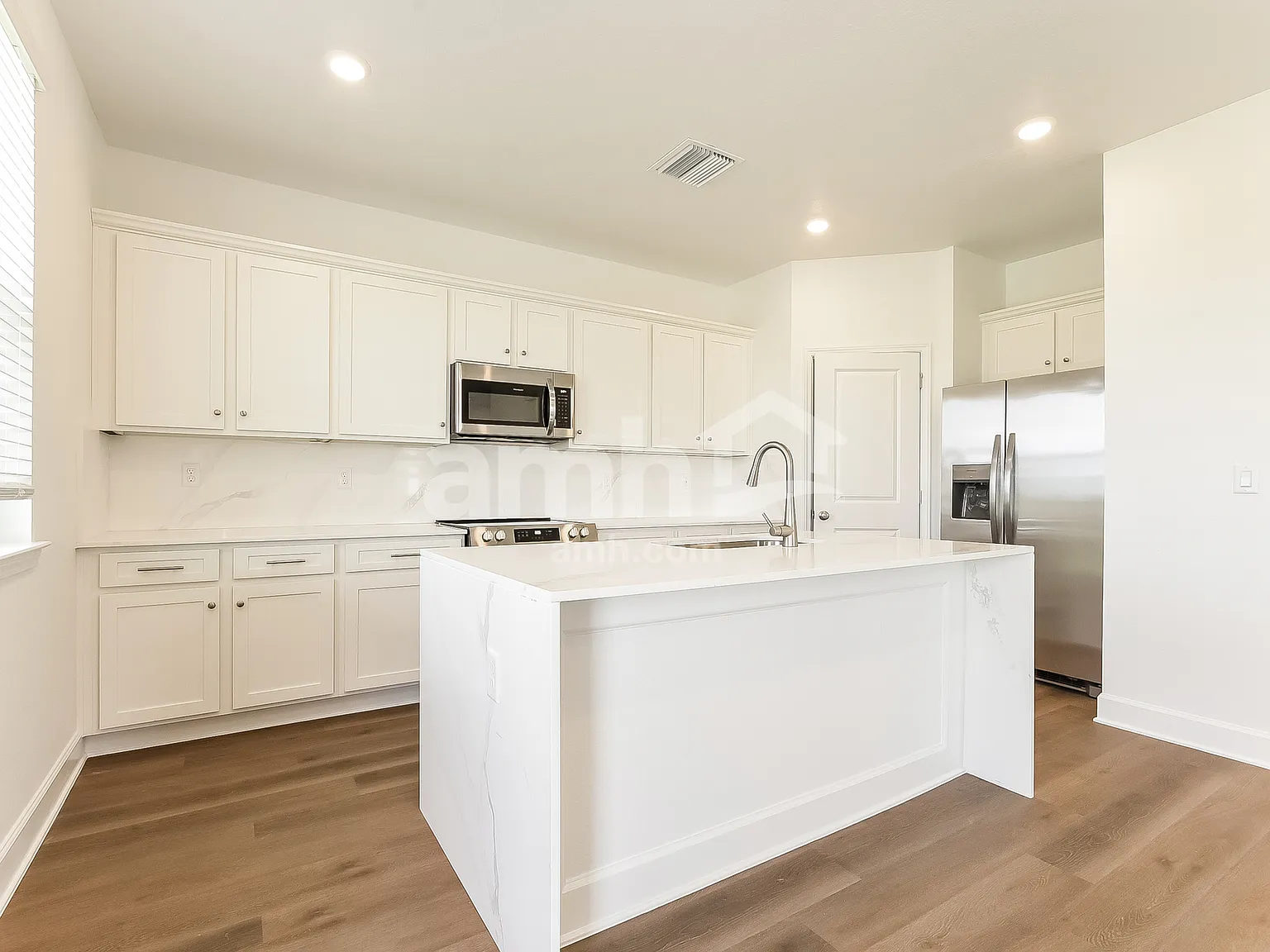 4 bed, 2.5 bath, 1835 sqft, $2,325 — Photo 4