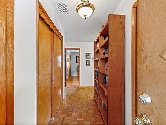 5th image of 1103 Brighton Dr