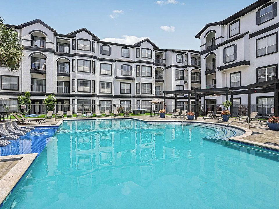 Sparkling Swimming Pool at Providence Uptown