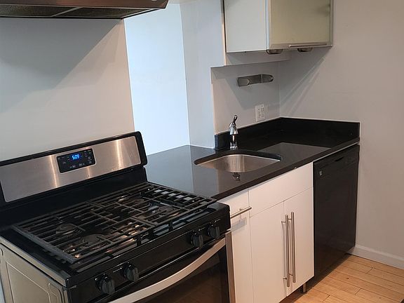 2nd image of 1021 Arlington Blvd APT 1021