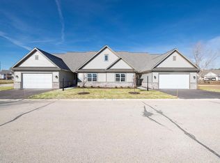 1828 Cedar Ridge Dr, Slinger, WI 53086