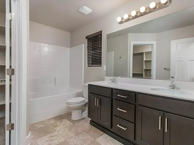 1511 W Pyrite Ln #B — Photo 3