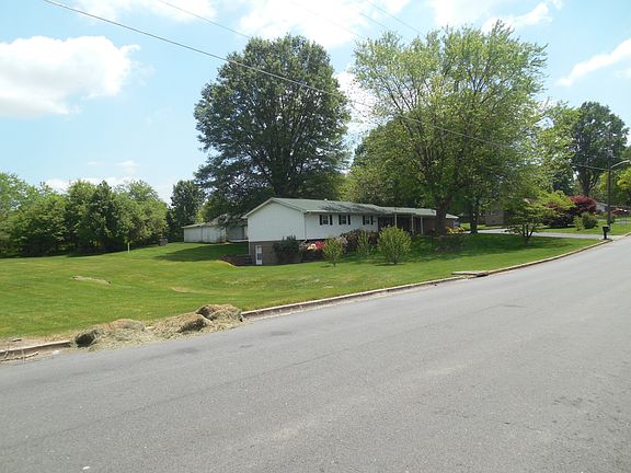 4th image of 826 Grand Oaks Dr