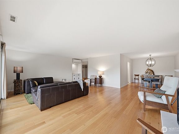5th image of 2565 Dexter Avenue N #103