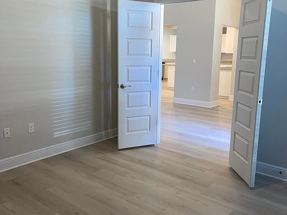 4th image of 5833 Crestlake Dr