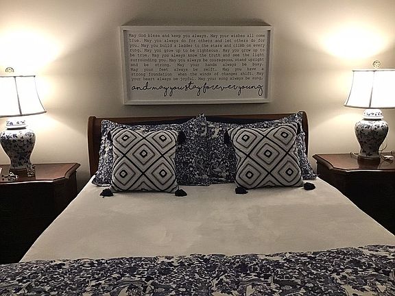 Spacious master 21’ x 11’