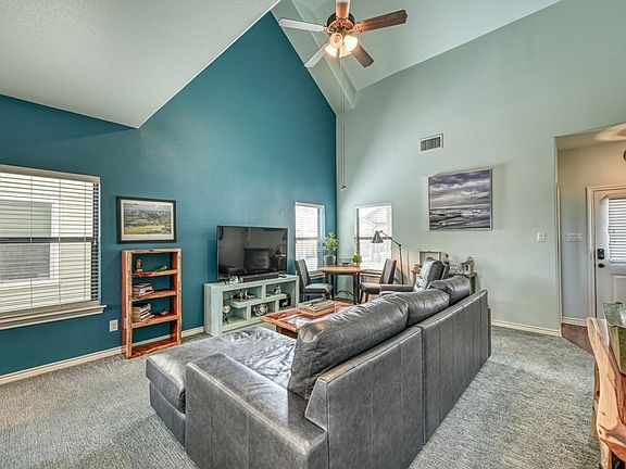 3rd image of 510 SE Mueller St #12