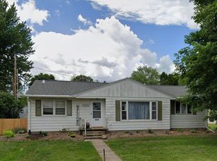 1309 W 7th St, Cedar Falls, IA 50613