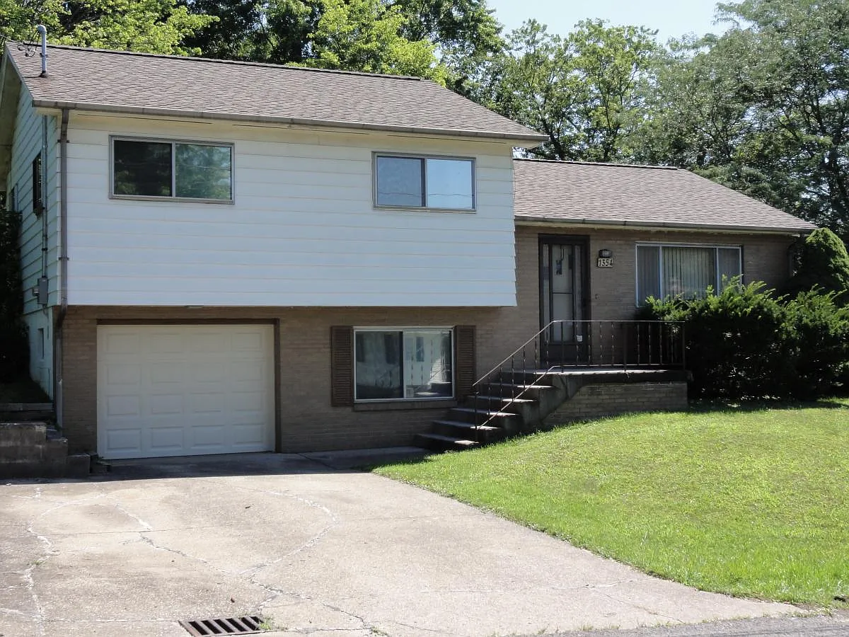 1354 Dogwood Ave photo 1