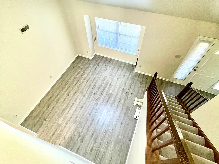 209 Susan Newton Ln — Photo 2