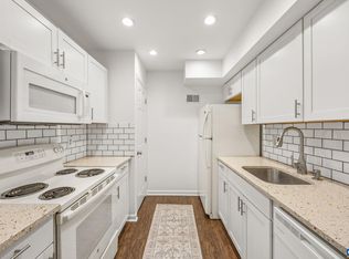 143 Green Turtle Ln APT 8, Charlottesville, VA 22901