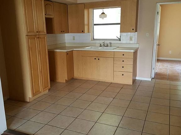 5th image of 7305 Dianne Dr