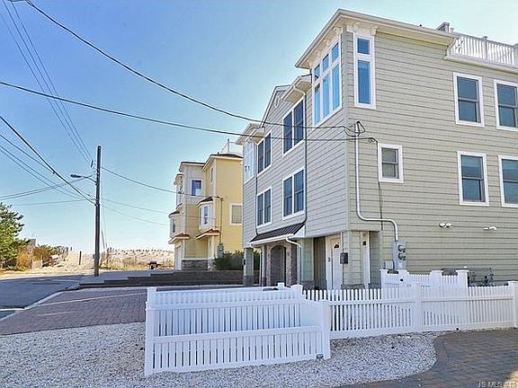 2nd image of 118 E Seabreeze Ave #B