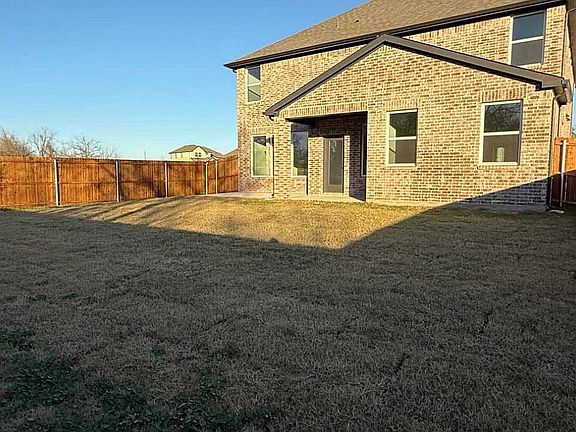 3rd image of 2507 Daisy Ln