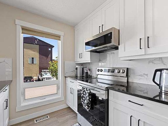 4th image of 416 E Covecreek Cir NE