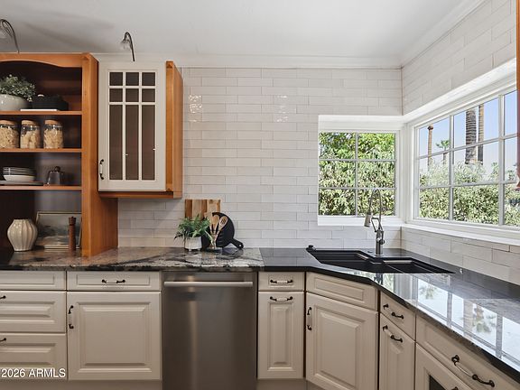 5th image of 1322 W PALM Lane